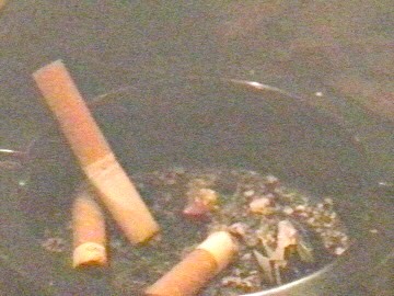 Qui est l'homme � la cigarette?